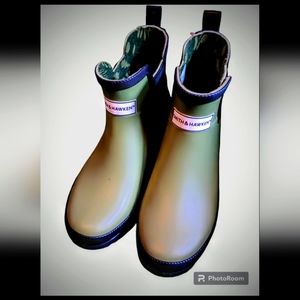 Women's Green Smith and Hawken gardening boots / rain boots. Size 7